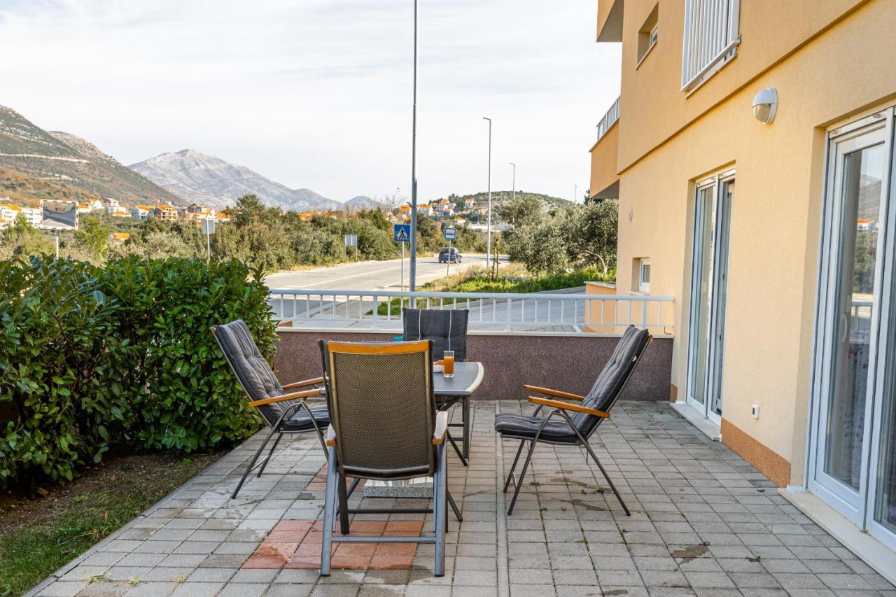 Spacious 2-Bedroom Apartment With Terrace And Parking Cavtat Exterior foto
