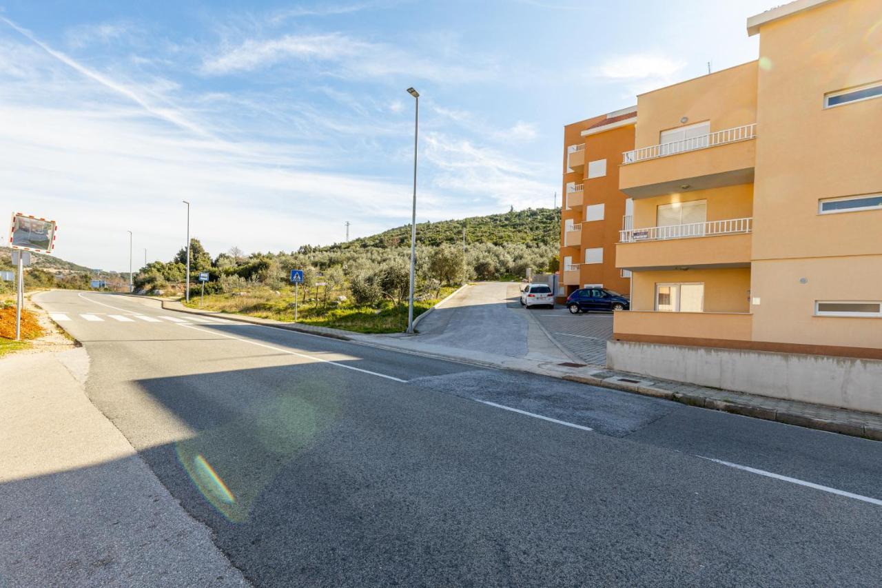 Spacious 2-Bedroom Apartment With Terrace And Parking Cavtat Exterior foto